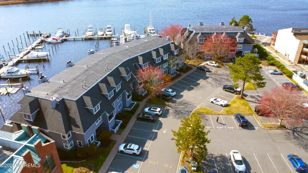 $2,975 | 210 Spinnakers Cove, Toms River, NJ 08753