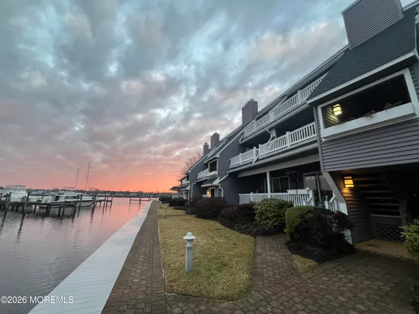 $2,975 | 210 Spinnakers Cove, Toms River, NJ 08753