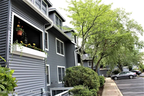 $2,975 | 210 Spinnakers Cove, Toms River, NJ 08753