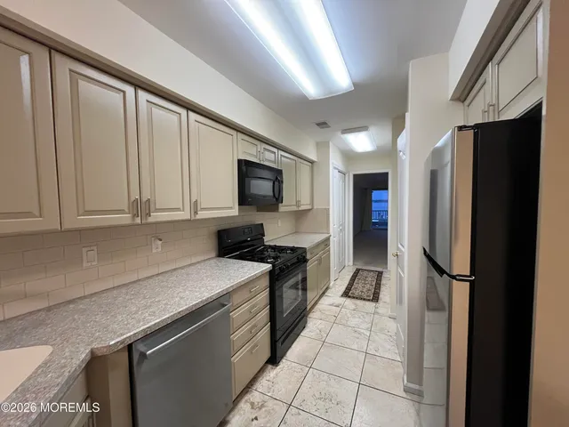 $2,975 | 210 Spinnakers Cove, Toms River, NJ 08753