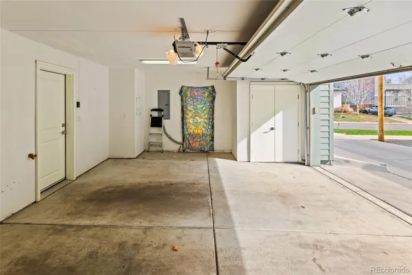 a view of a house with backyard
