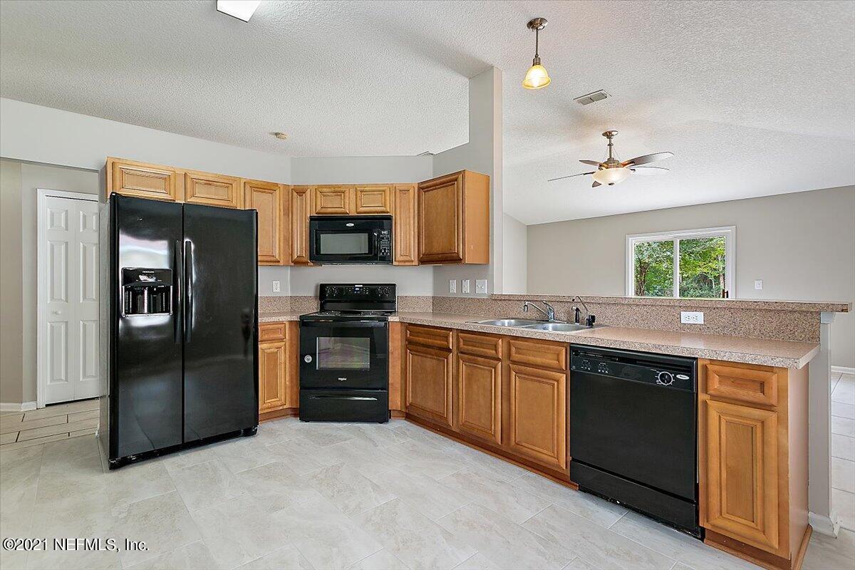 96373 Commodore Point Drive Yulee, FL 32097 - Photo 6 of 17 Kitchen