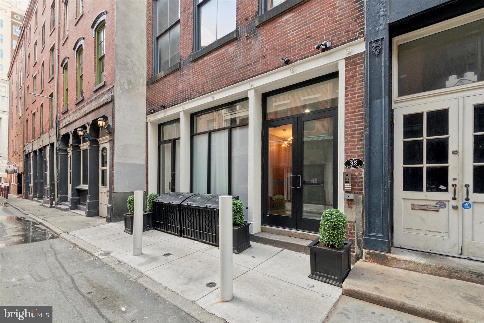 32 Strawberry Street, Unit 1 Philadelphia, PA 19106 - Photo 2 of 16