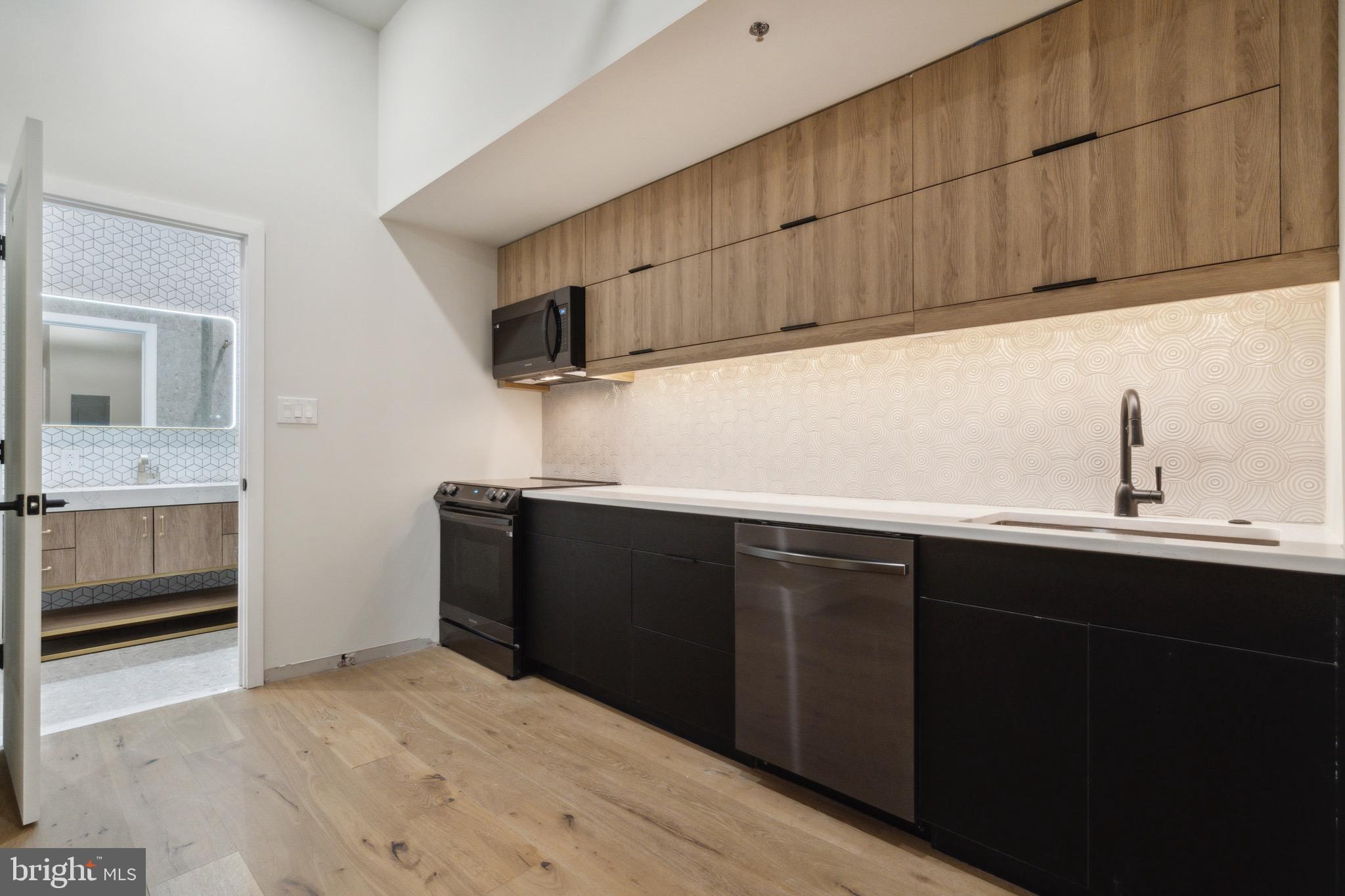 32 Strawberry Street, Unit 1 Philadelphia, PA 19106 - Photo 5 of 16 Kitchen