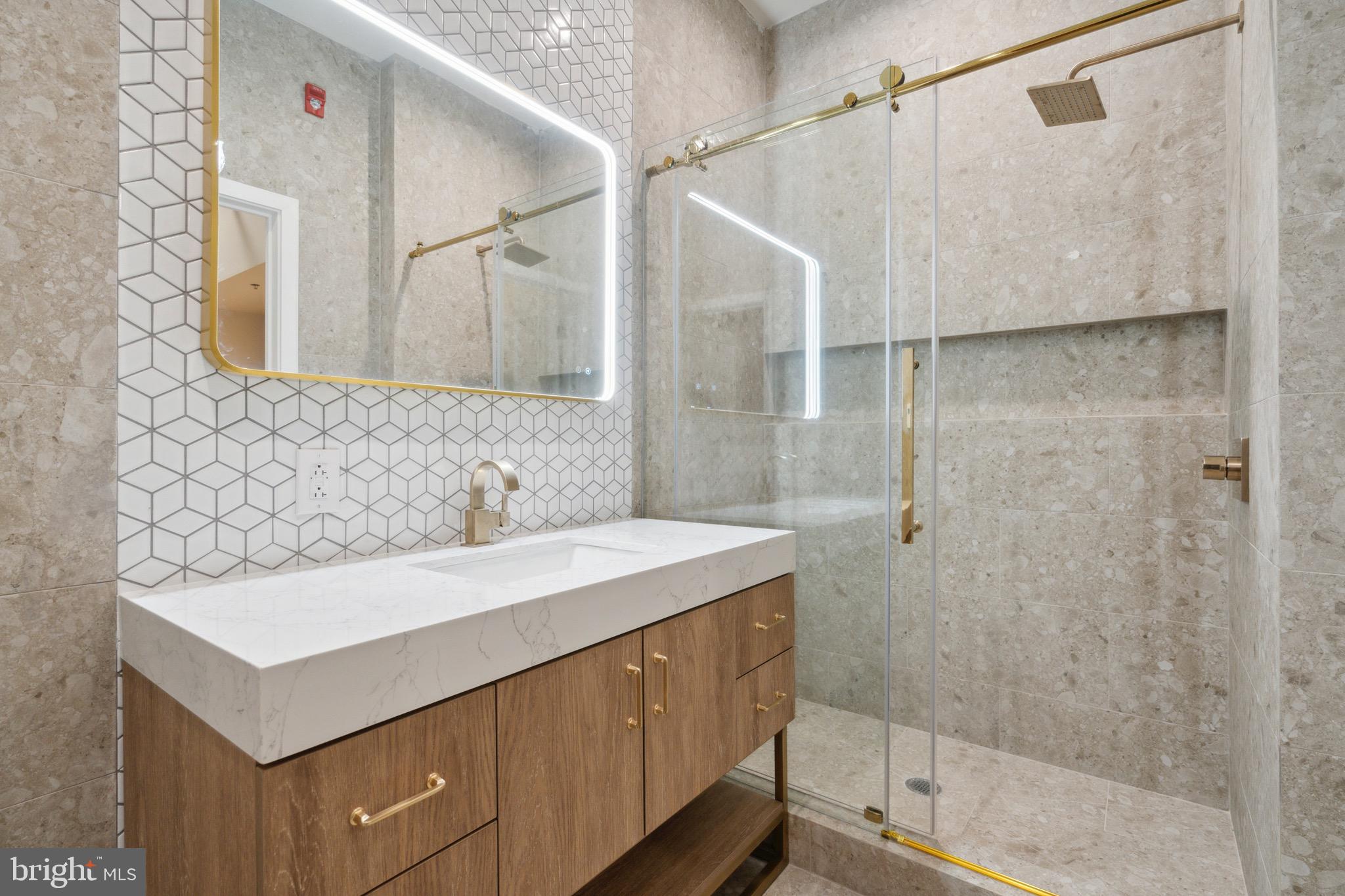 32 Strawberry Street, Unit 1 Philadelphia, PA 19106 - Photo 8 of 16 Full Bathroom