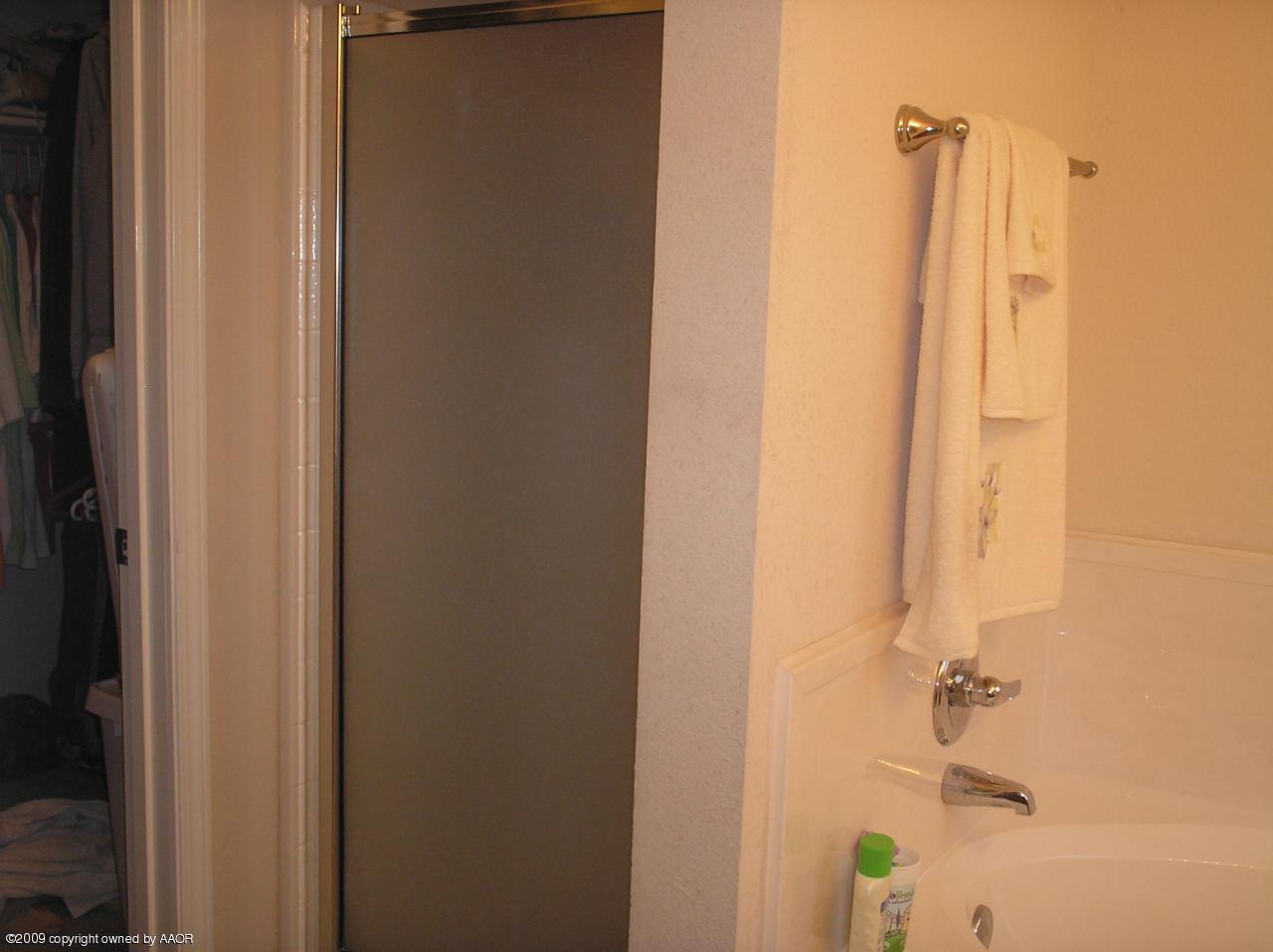 4804 Nimbus Lane Amarillo, TX 79110 - Photo 5 of 21 a bathroom with a shower