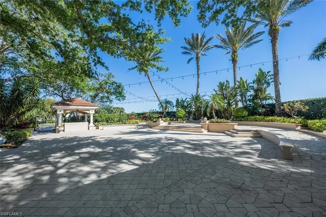 a view of a yard with a house