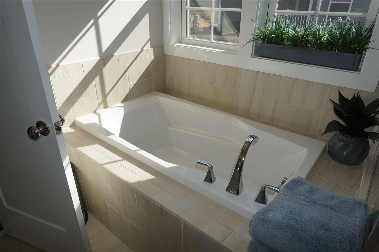 1720 Chestnut Falls Road Wendell, NC 27591 - Photo 18 of 30 Relaxing soaking tub.