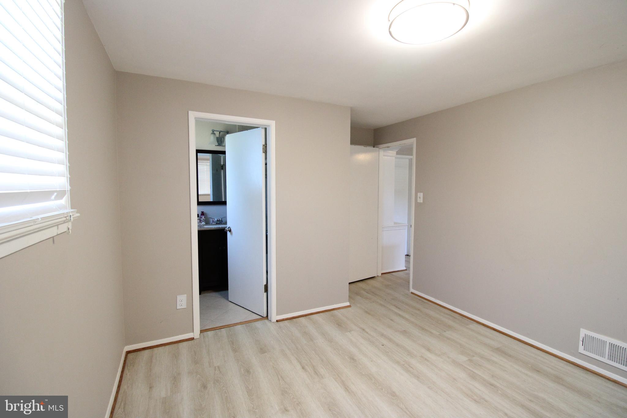 5204 Queensberry Avenue Springfield, VA 22151 - Photo 9 of 23