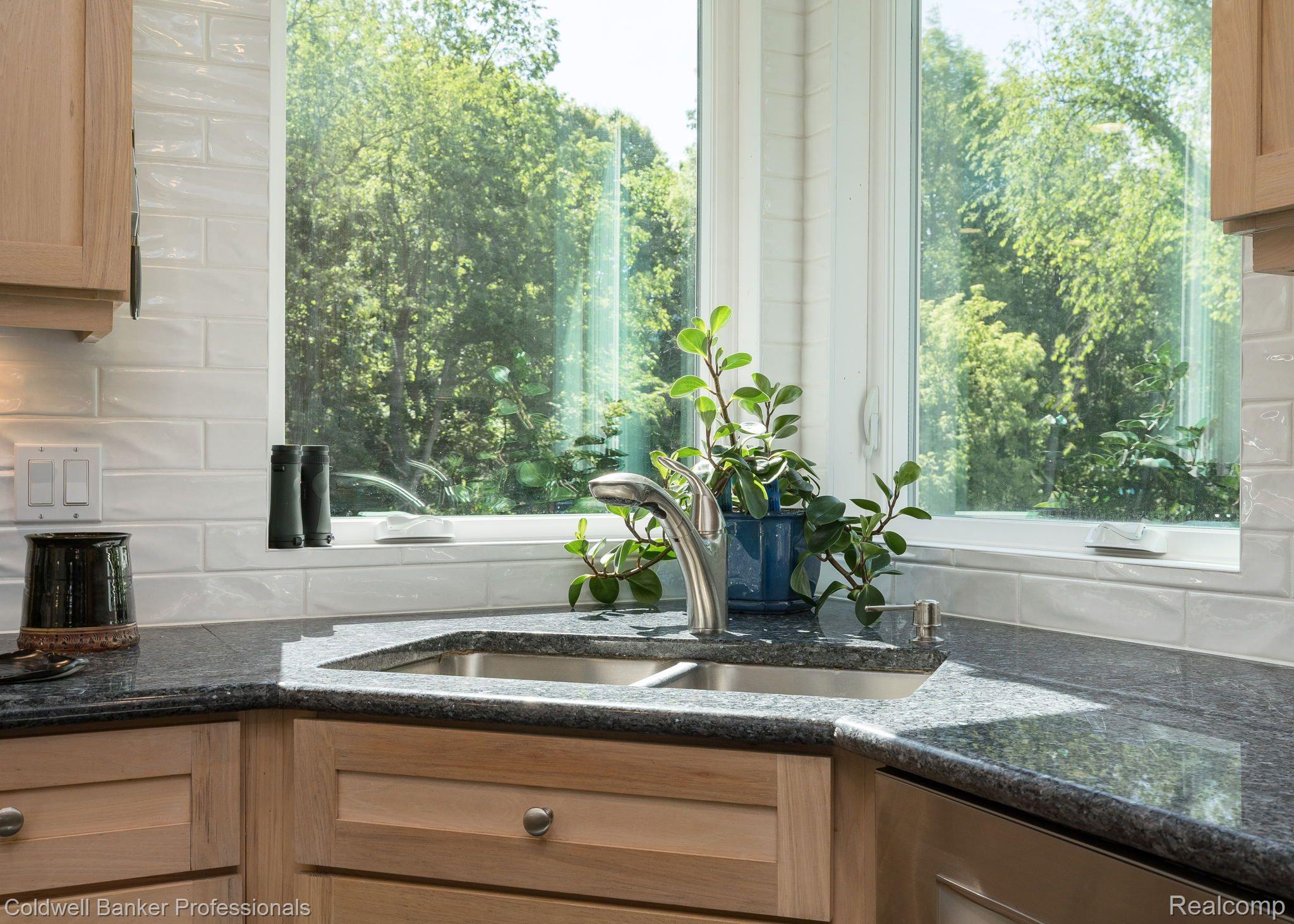 6540 Springfield Lane Clarkston, MI 48346 - Photo 8 of 57 Gallery Image 8