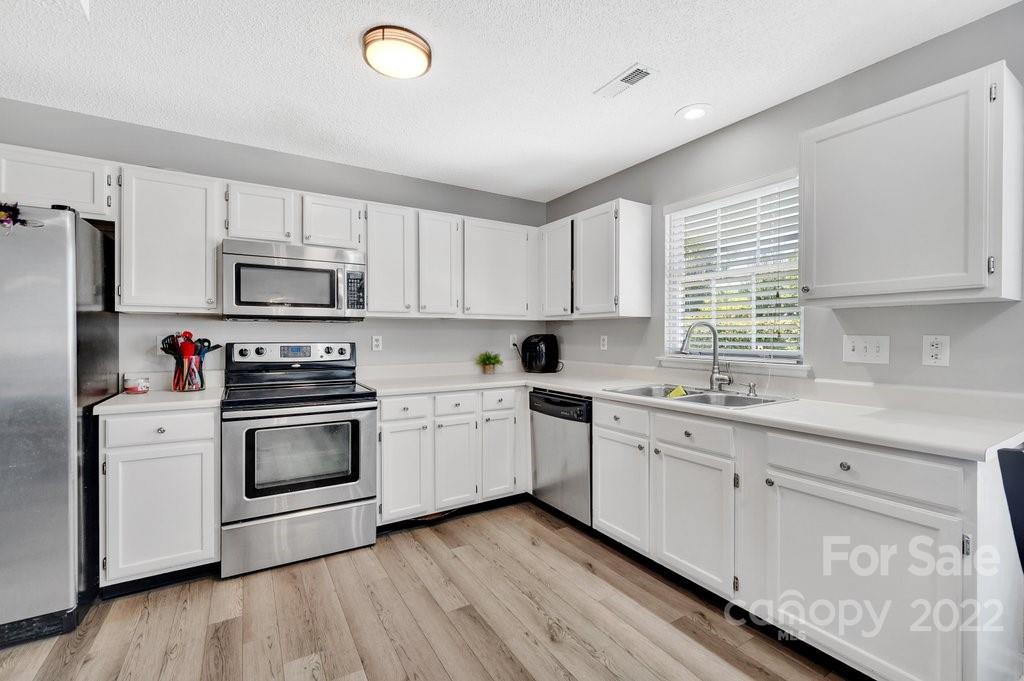 1829 Misty Vale Road Charlotte, NC 28214 - Photo 8 of 22 Gallery Image 8