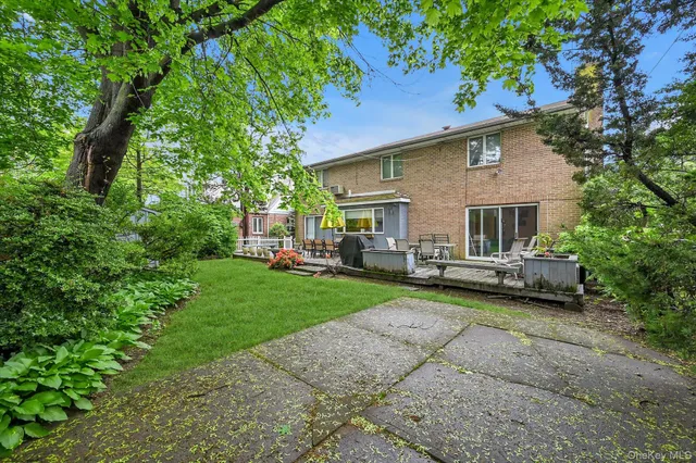 a view of a house with backyard porch and garden