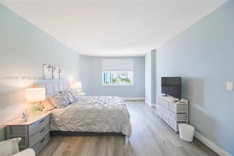 $636,000 | 1985 South Ocean Drive, Unit 8P, Hallandale Beach, FL 33009