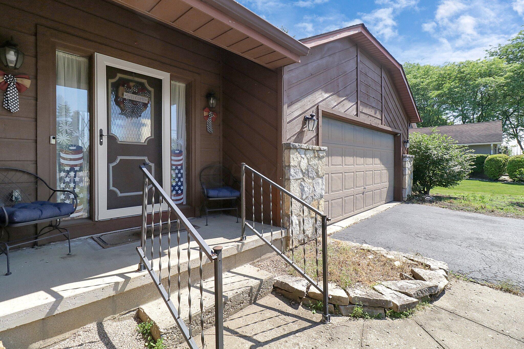 6306 Feder Road Columbus, OH 43228 - Photo 2 of 43 2-web-or-mls-6306-feder-rd