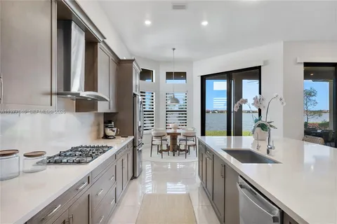 $1,649,999 | 8950 West Parkland Bay Trail, Parkland, FL 33076