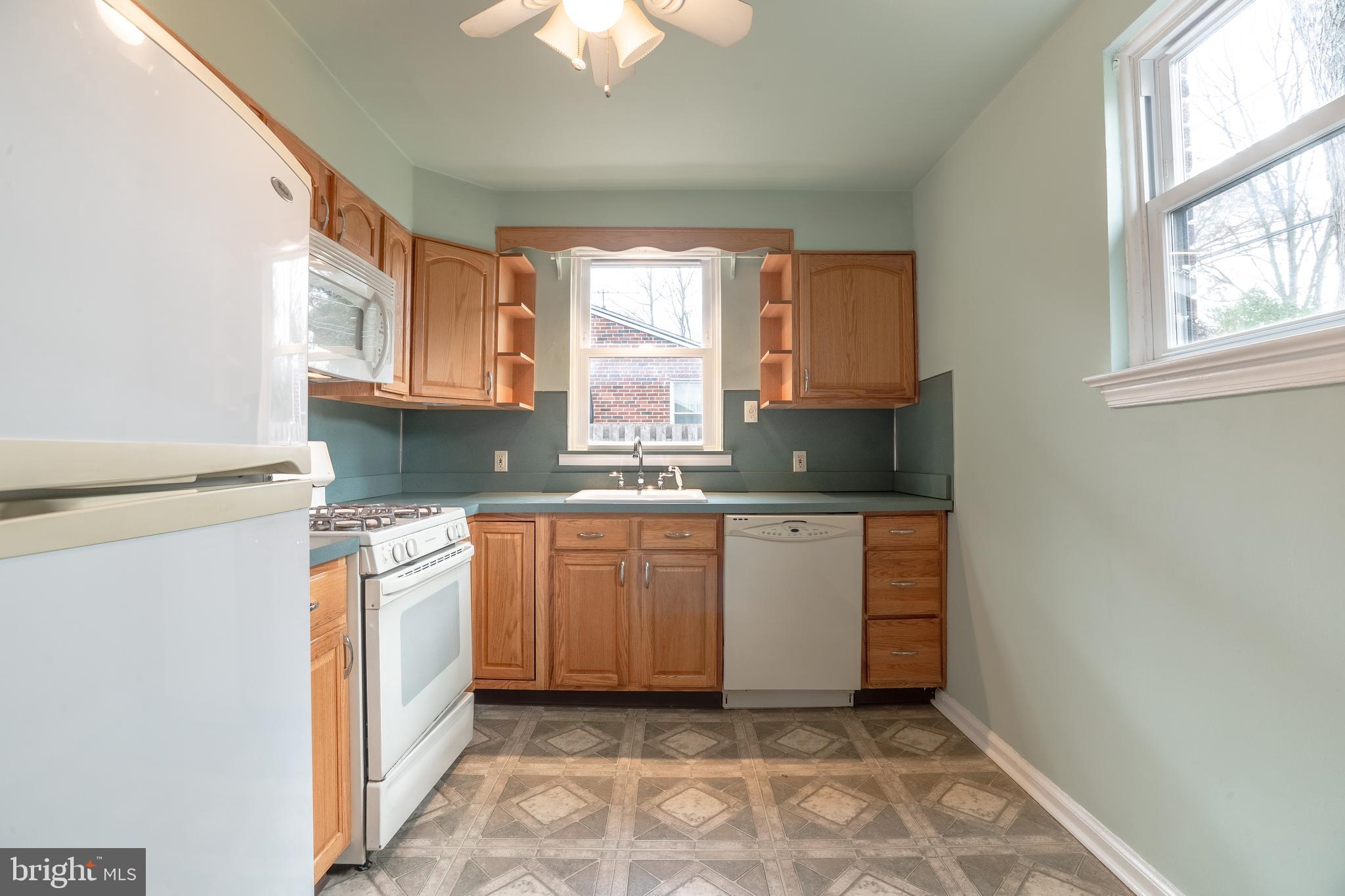 312 Crest Park Road Philadelphia, PA 19119 - Photo 18 of 22 Kitchen
