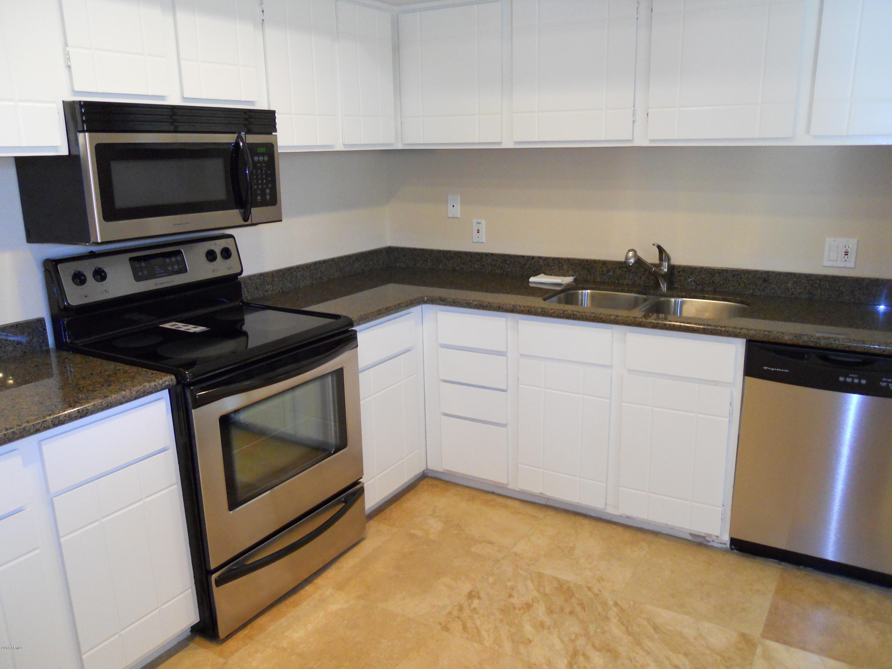 4201 East Camelback Road, Unit 92 Phoenix, AZ 85018 - Photo 5 of 15 Phoenix Condo Rental 5-20-2010 3-00-14 P