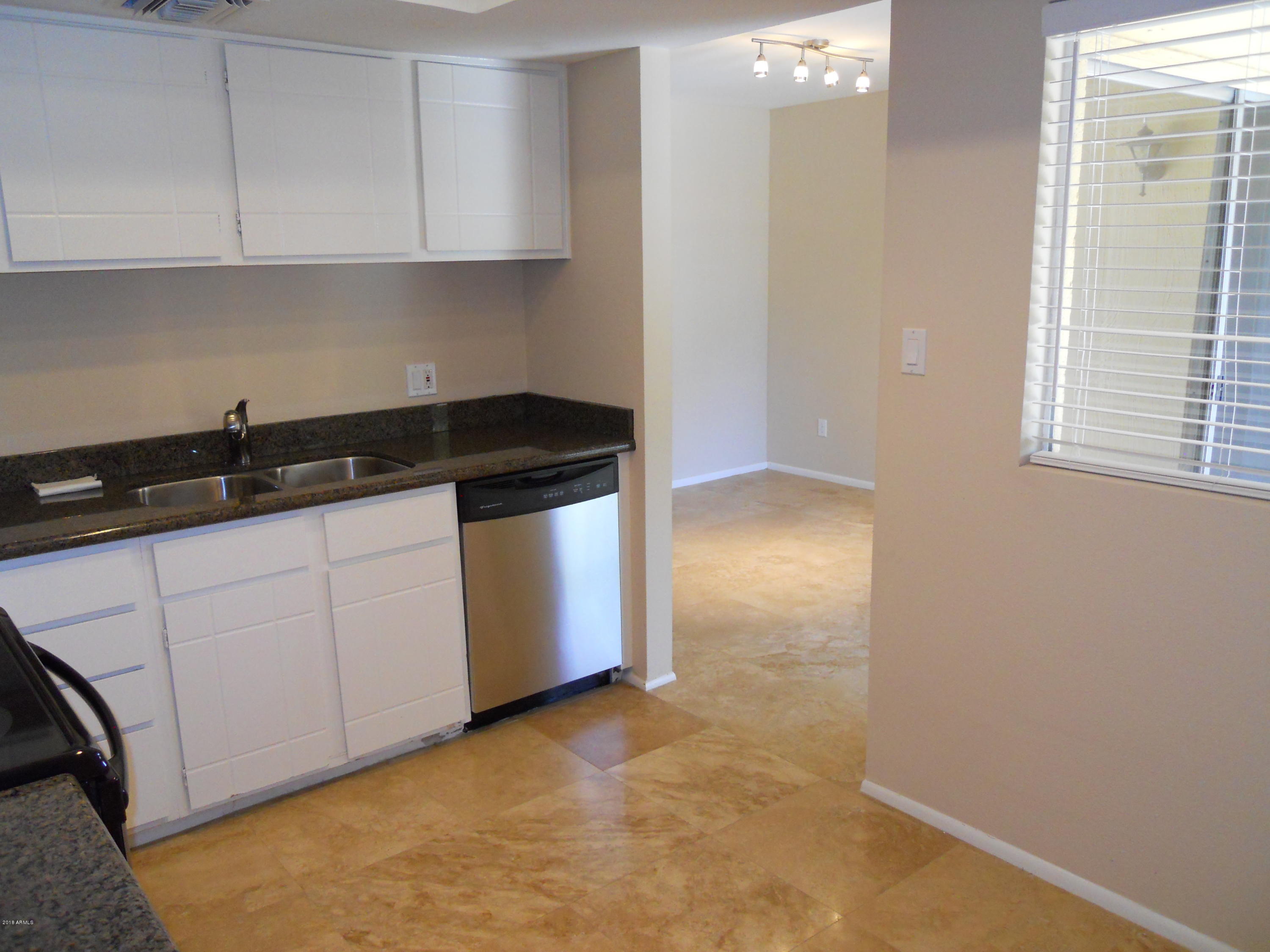 4201 East Camelback Road, Unit 92 Phoenix, AZ 85018 - Photo 6 of 15 Phoenix Condo Rental 5-20-2010 3-00-03 P