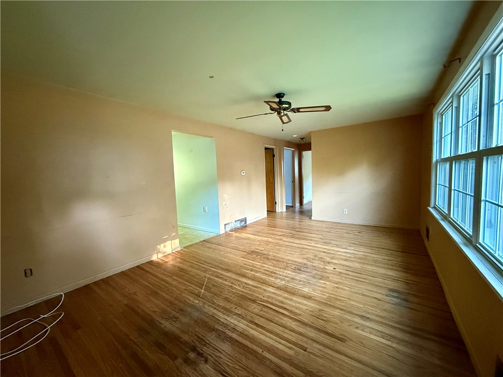 116 Lemoyn Avenue Rochester, NY 14612 - Photo 3 of 21
