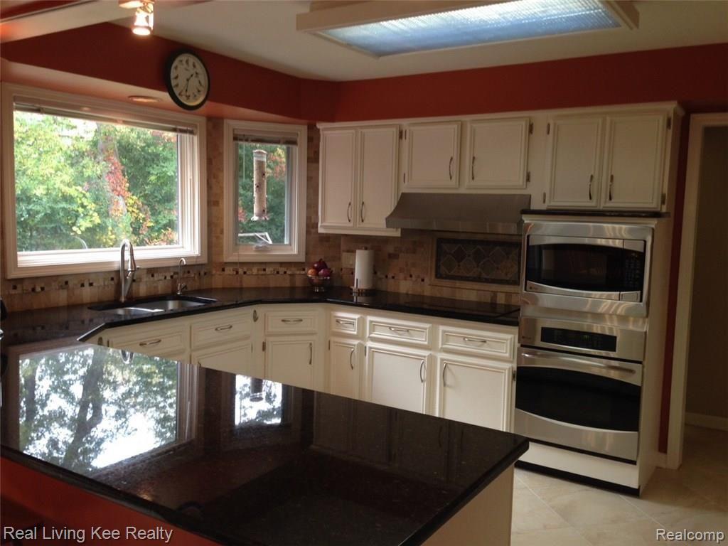 3787 Summit Ridge Drive Rochester, MI 48306 - Photo 13 of 47 kit2.jpg