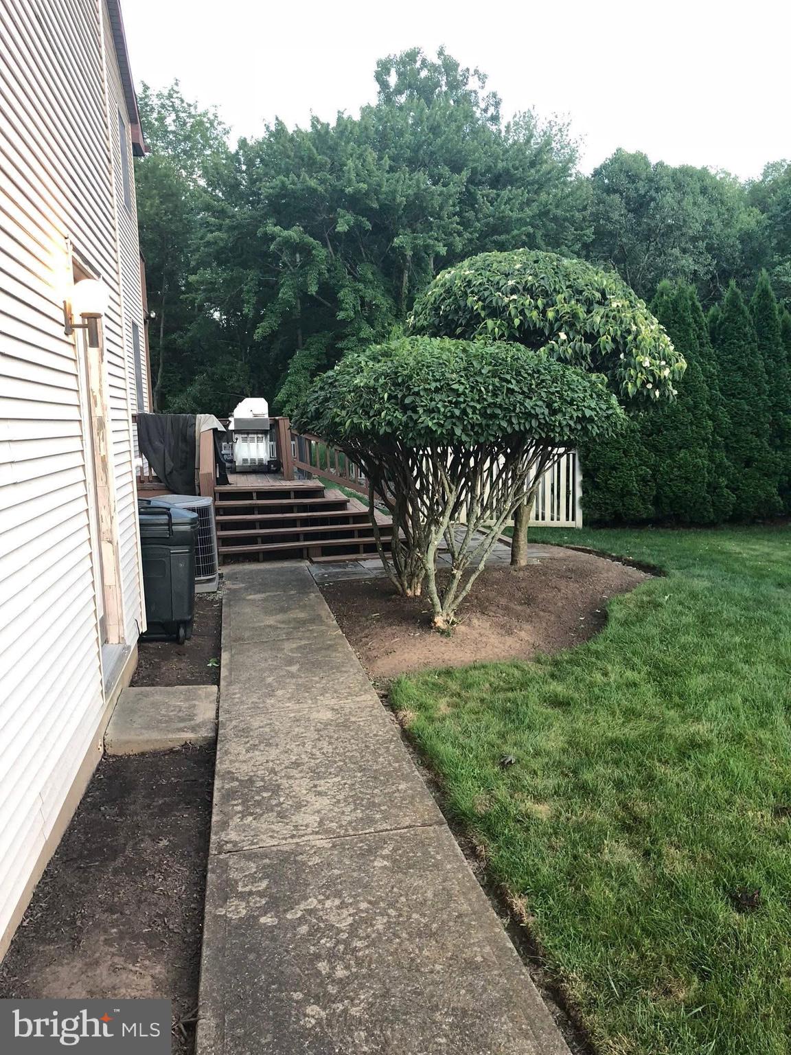 312 Donna's Way Exeter, PA 18643 - Photo 3 of 35