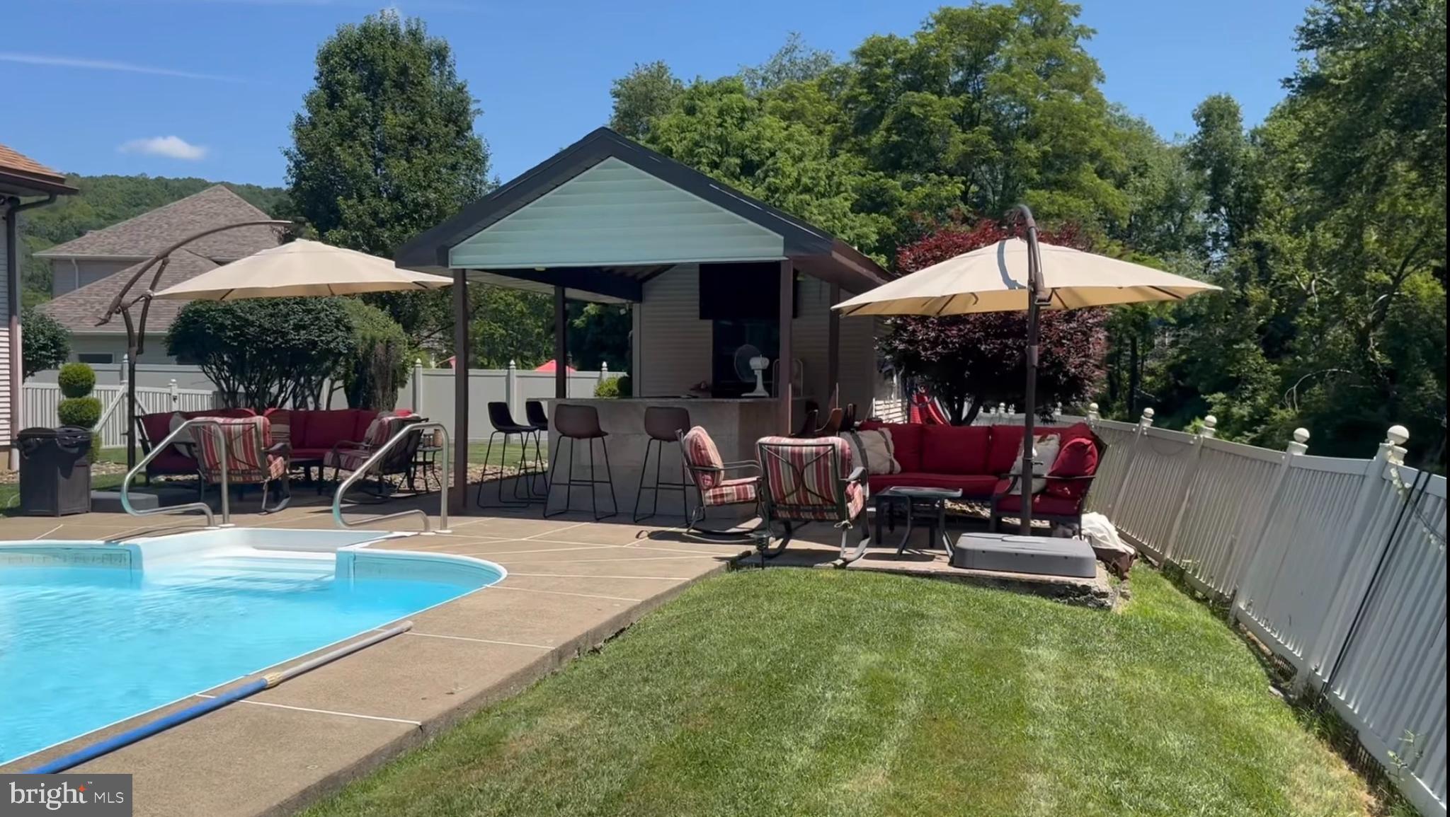 312 Donna's Way Exeter, PA 18643 - Photo 4 of 35