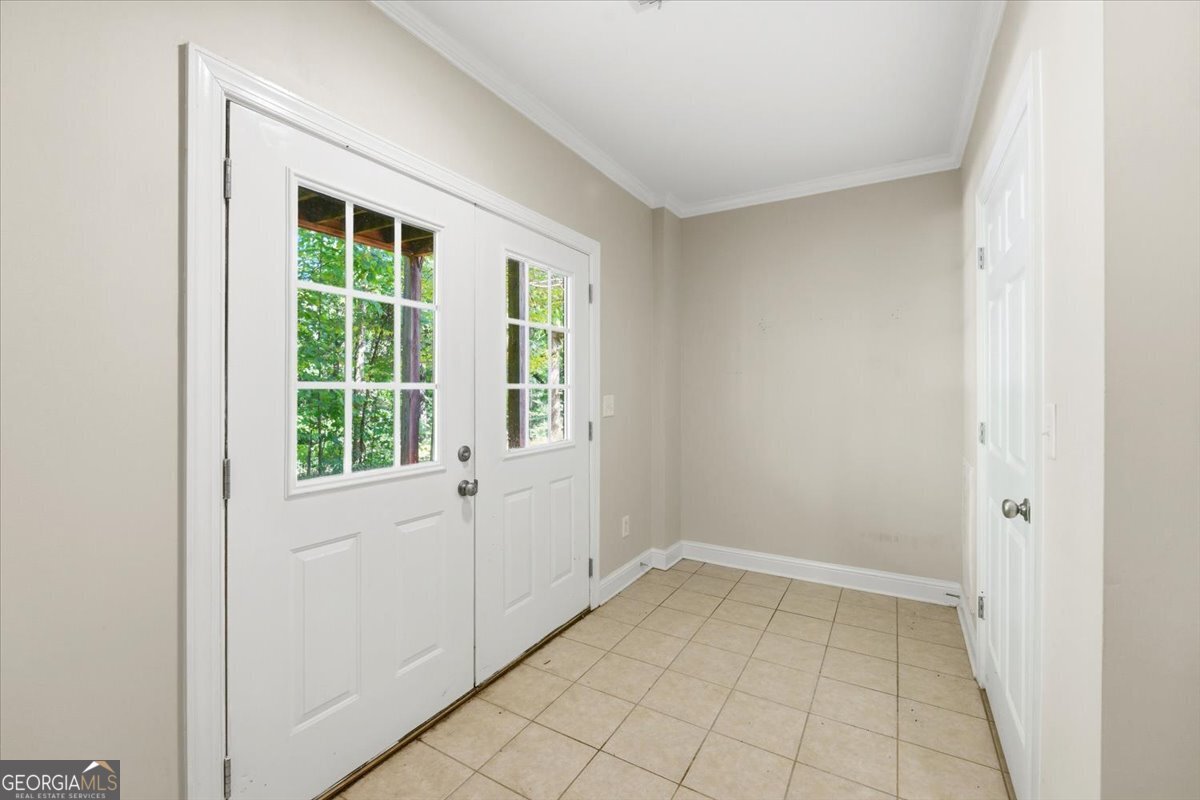 728 Markhams Drive Madison, GA 30650 - Photo 17 of 51 an empty room with windows