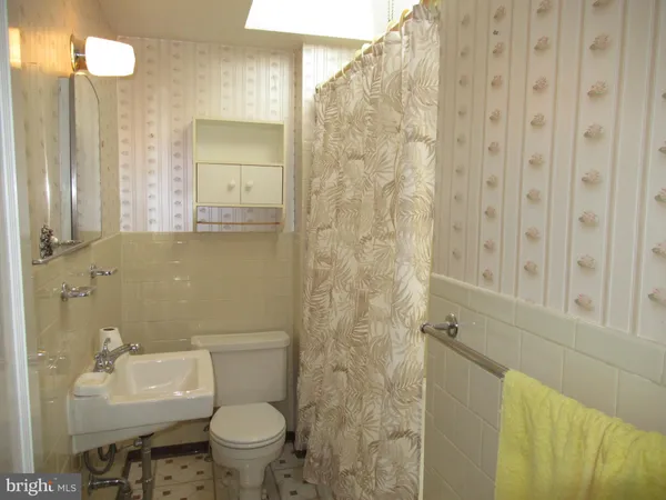 $185,000 | 654 Beech Avenue, Glenolden, PA 19036