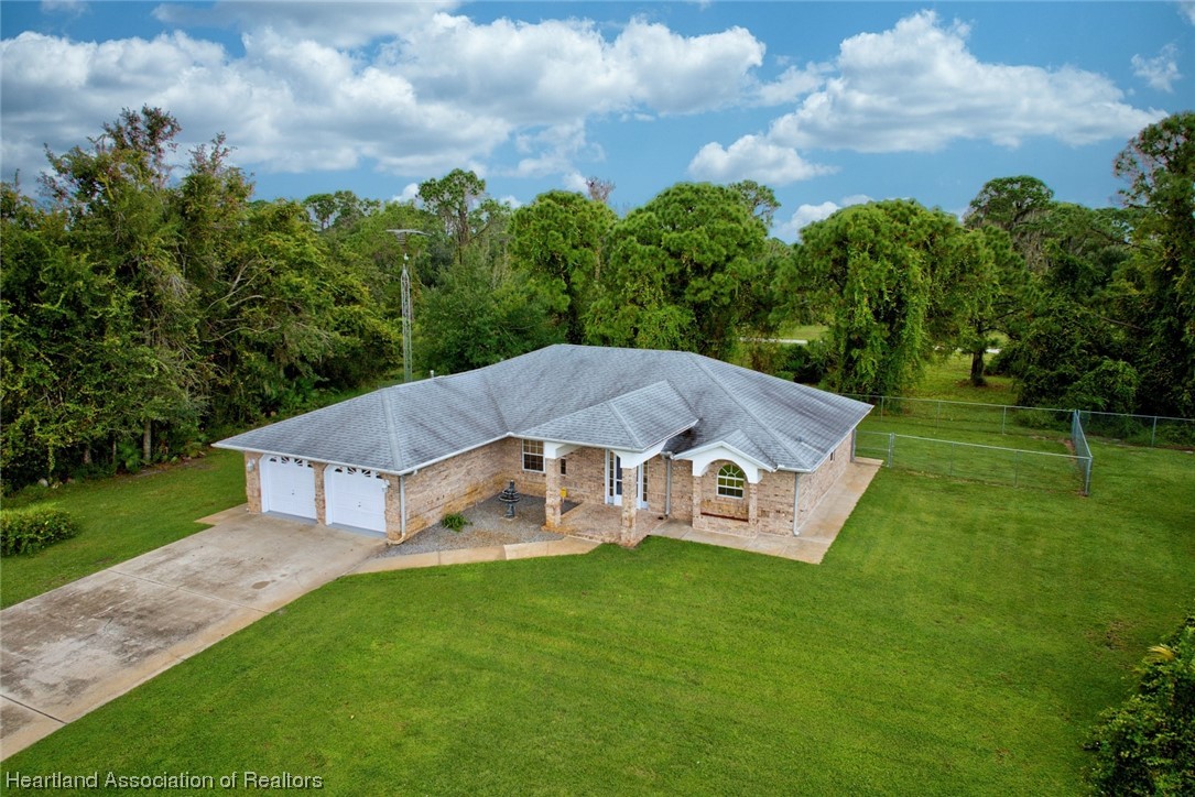 5745 Thunder Road Sebring, FL 33876 - Photo 5 of 44 Gallery Image 5