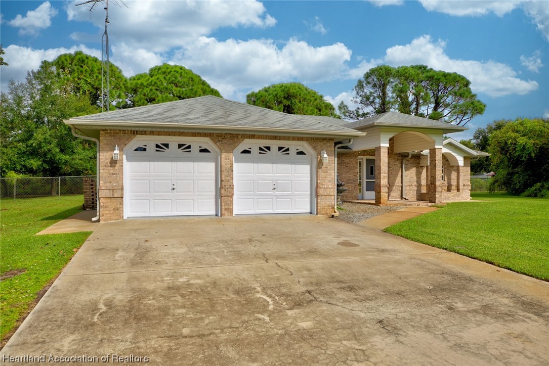 5745 Thunder Road Sebring, FL 33876 - Photo 7 of 44 Gallery Image 7