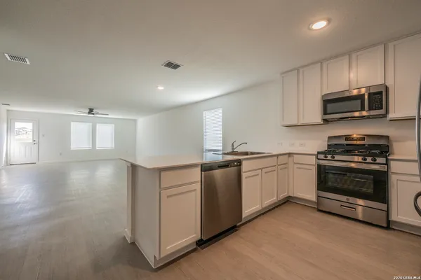 $2,400 | 287 Bailey Bluff, San Antonio, TX 78253