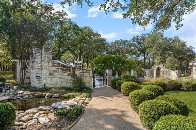 a view of a yard and front view of a house