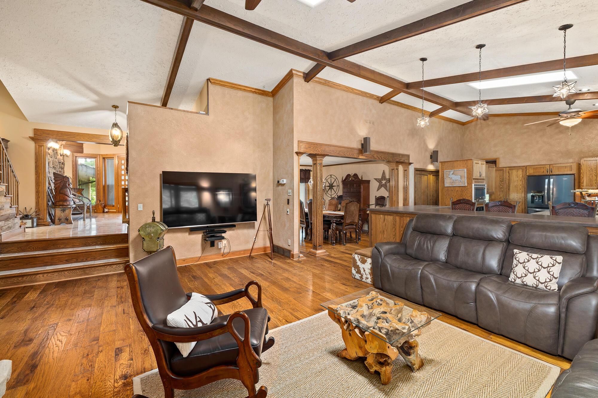 583 Wiles Road Mansfield, OH 44903 - Photo 7 of 39 int-liv-2