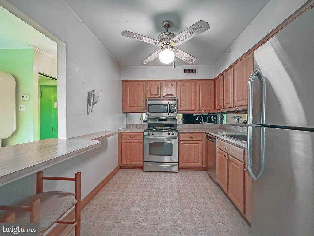 44303-00 Delaire Landing Road, Unit 303 Philadelphia, PA 19114 - Photo 12 of 47