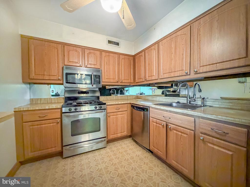 44303-00 Delaire Landing Road, Unit 303 Philadelphia, PA 19114 - Photo 13 of 47