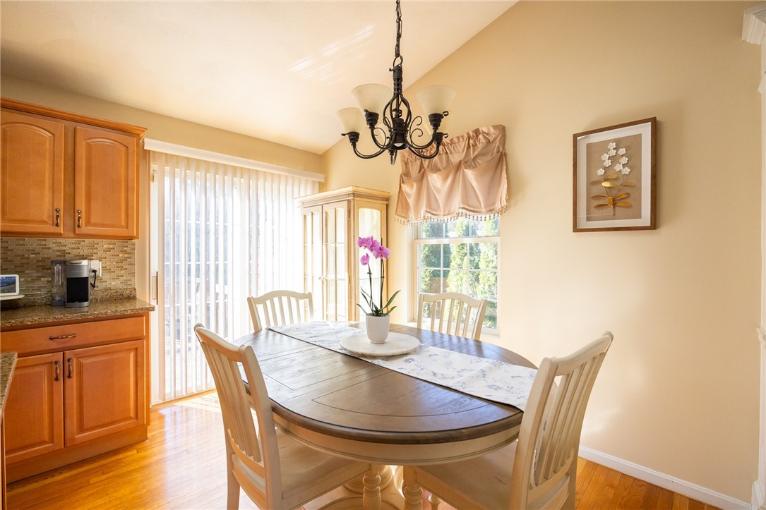 367 Commonwealth Avenue Warwick, RI 02886 - Photo 13 of 38