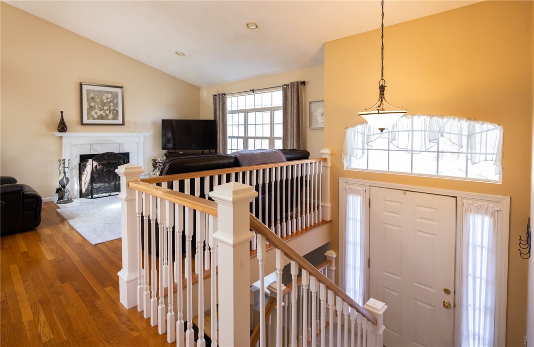 367 Commonwealth Avenue Warwick, RI 02886 - Photo 15 of 38