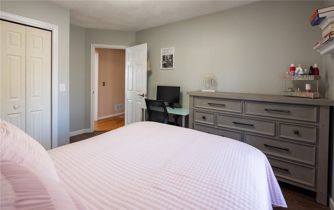 367 Commonwealth Avenue Warwick, RI 02886 - Photo 23 of 38