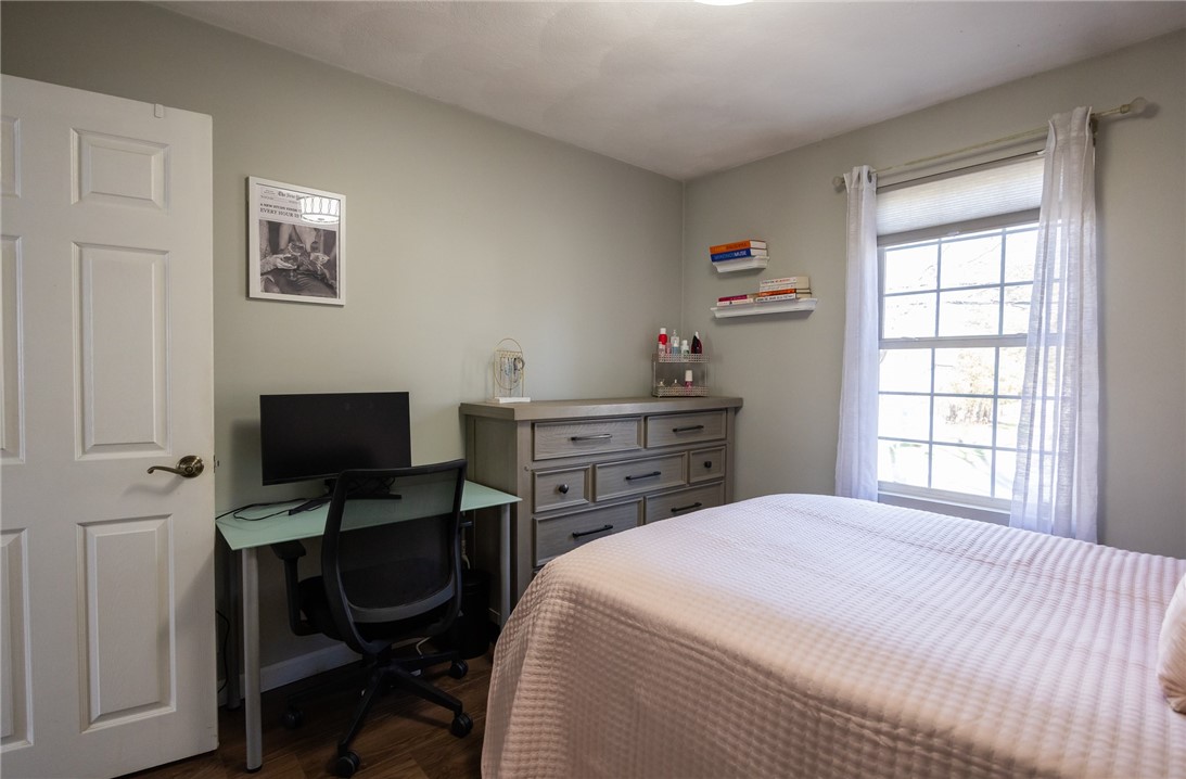 367 Commonwealth Avenue Warwick, RI 02886 - Photo 24 of 38