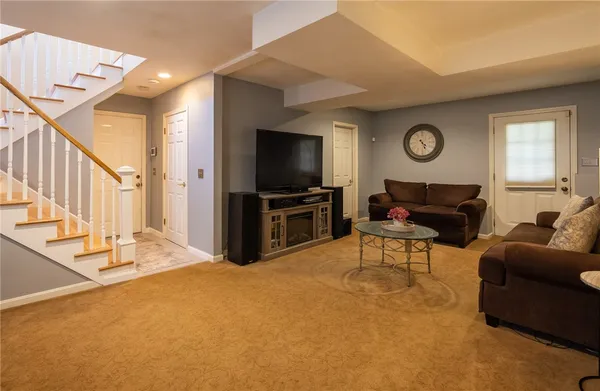 $589,900 | 367 Commonwealth Avenue, Warwick, RI 02886