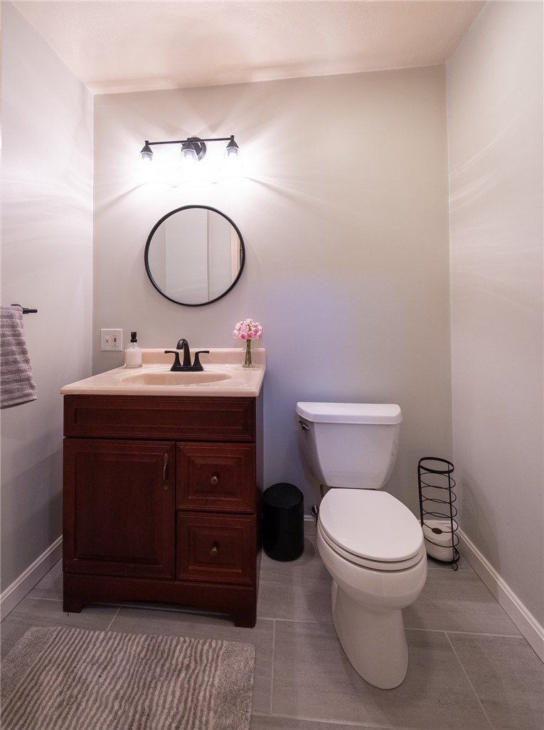 367 Commonwealth Avenue Warwick, RI 02886 - Photo 33 of 38