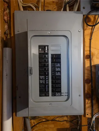 $589,900 | 367 Commonwealth Avenue, Warwick, RI 02886