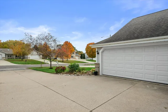 $325,000 | 6813 Diane Drive, Newburg, WI 53090
