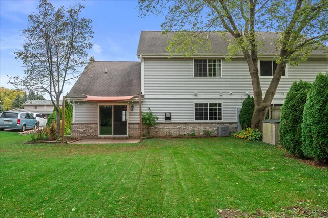 $325,000 | 6813 Diane Drive, Newburg, WI 53090