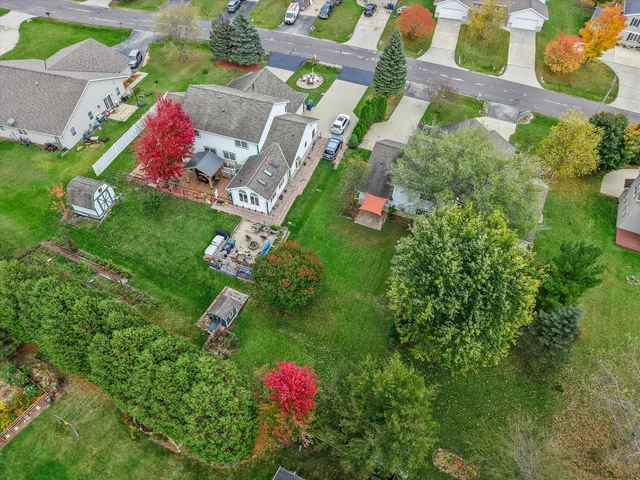 $325,000 | 6813 Diane Drive, Newburg, WI 53090