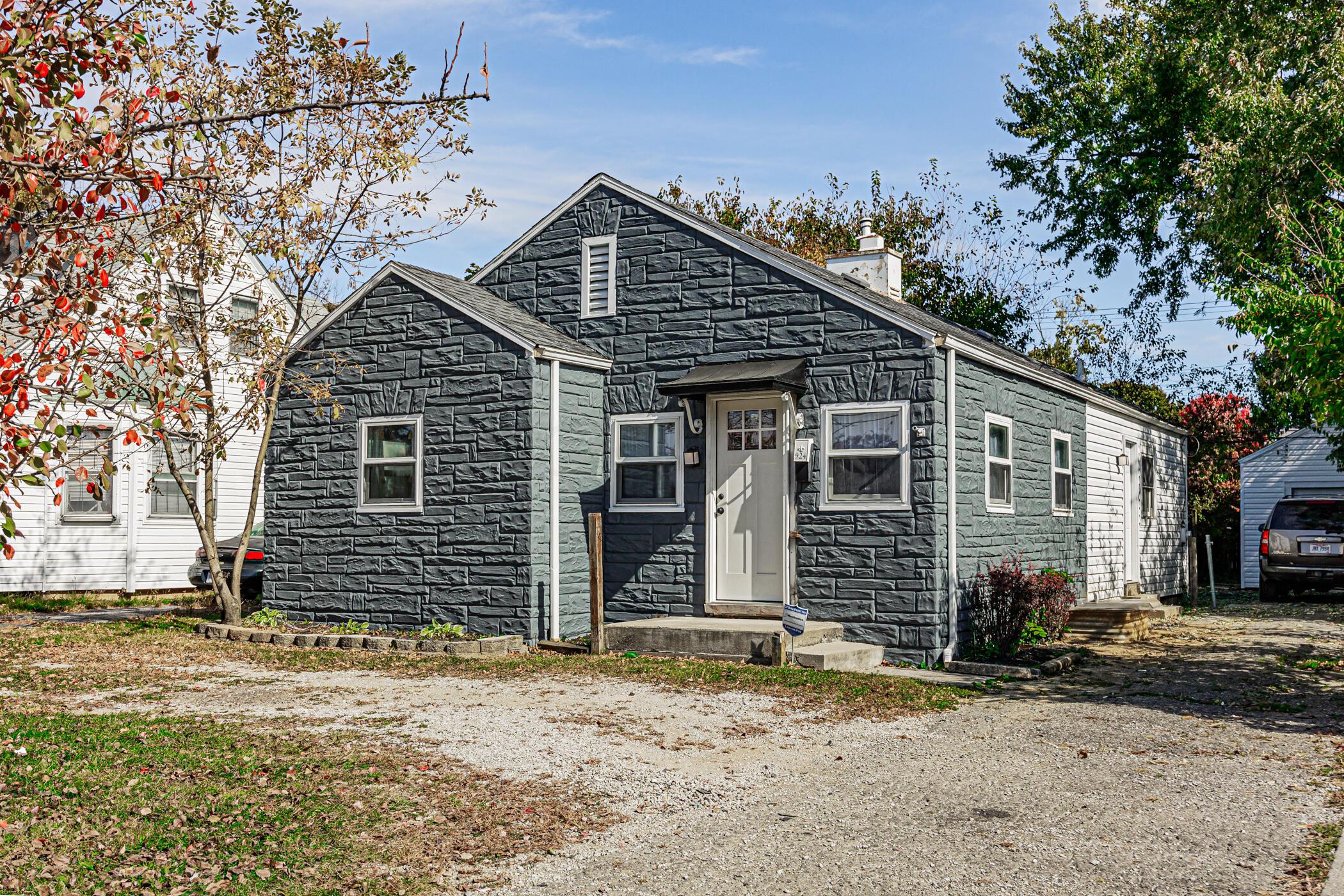 924 South James Road Columbus, OH 43227 - Photo 3 of 36 924 s james rd 004