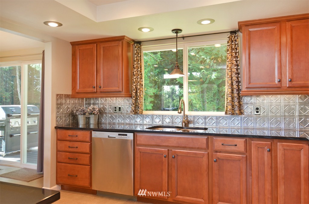 8135 Northeast View Ridge Lane Poulsbo, WA 98370 - Photo 10 of 25 Gallery Image 10
