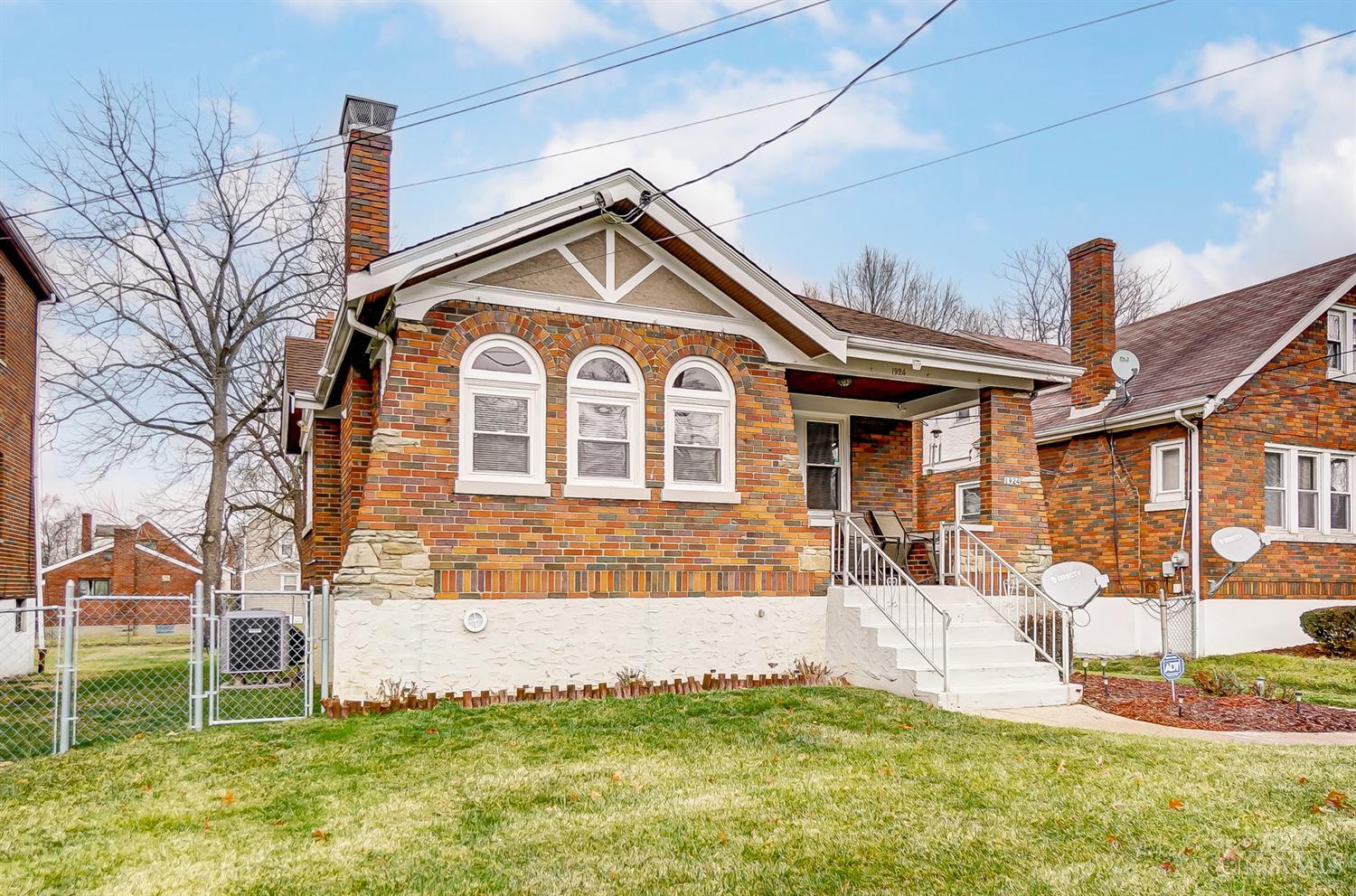 1924 Dale Road Cincinnati, OH 45237 - Photo 2 of 32