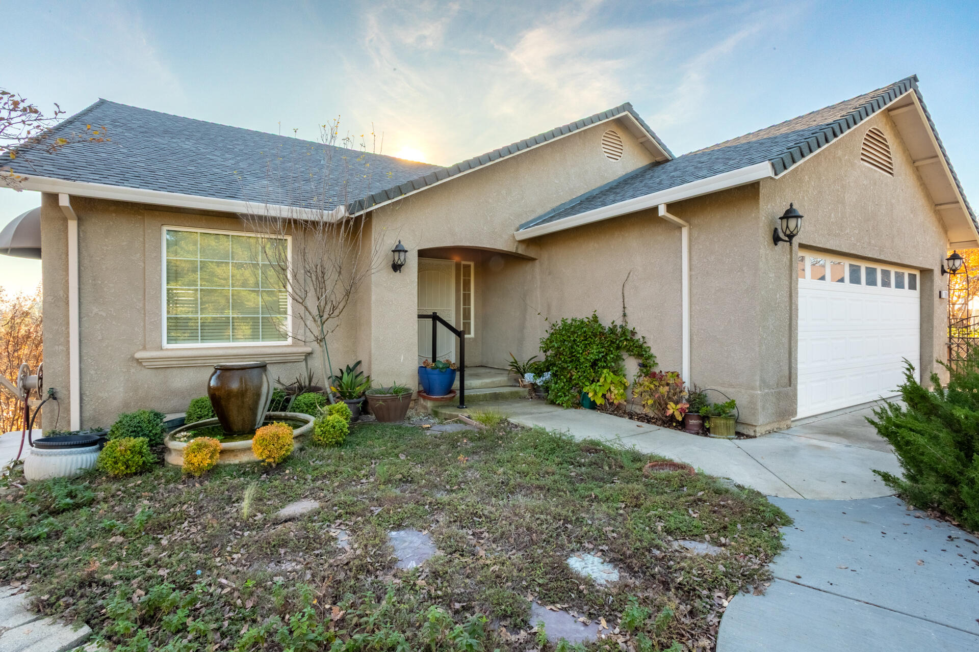 790 Volcano View Trail Redding, CA 96003 - Photo 2 of 47 Front of home