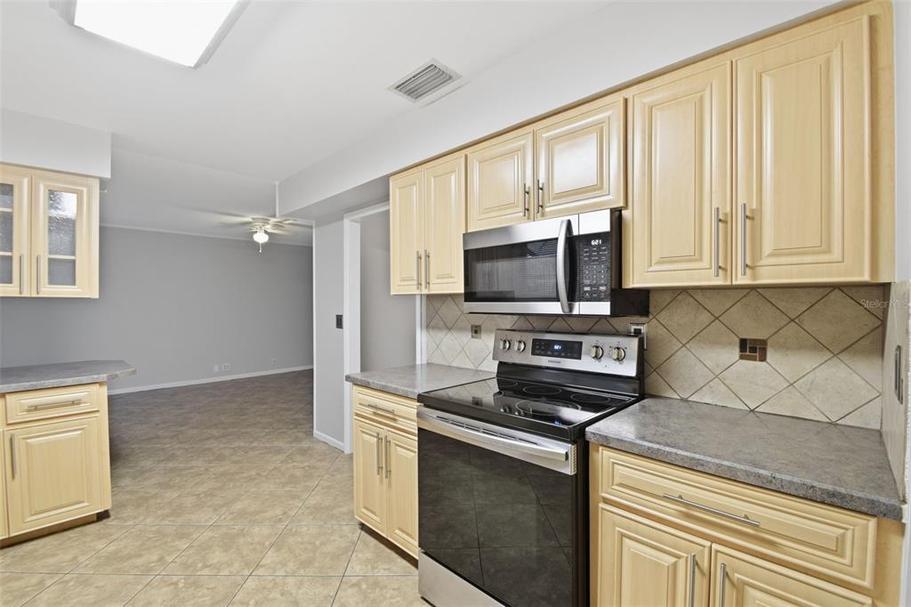 1534 Lagoon Road Lakeland, FL 33803 - Photo 11 of 40